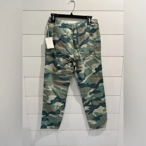 🚨BLACK FRIDAY SALE! NWT Mother shaker chop crop camo pants

8154 - Picture 7 of 10